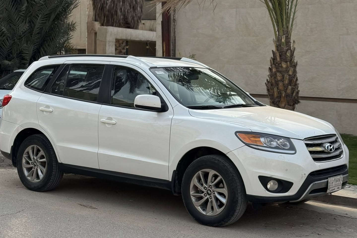 السلام عليكم
سنتافيا 2012  محرك 2400 دوش 
رقم بغداد مشروع وطني سنوية غير ساقطة 
السيارة جاهزة من كلشي 
صدر امامي جديد 
كهربائيات كاملة 
دوشمة كشنات 
تبريد ثلج 
محرك وكير كفالة 
تايرات نظيفة 
سيارة تحكم ستيرن 
نظام منحدرات 
داخل صاج 
بلوتوث 
دبل جكمجة
تبريد بل تكم 
5 راكب 
ضررها من اميركا داير جاملغ وباب خلف السايق 
مكان السيارة المنصور 
السعر 129 وبيها مجال 
***********
