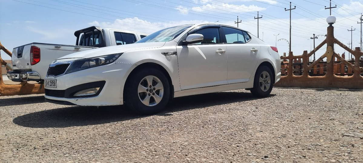 كيا ابتيما K5 
2011 اصل 
وارد الضربه مالتها
بيها باب خلفي مبدل وتعمير بالجاملغ الخلفي صفحه عكس السايق
كير ومكينه وحداد وتبريد بالباكيت 
رقم بصره الدولي ب اسمي .. (السعر 98) وبيها مجال
العنوان البصره .. للستفسار اكثر ***********
