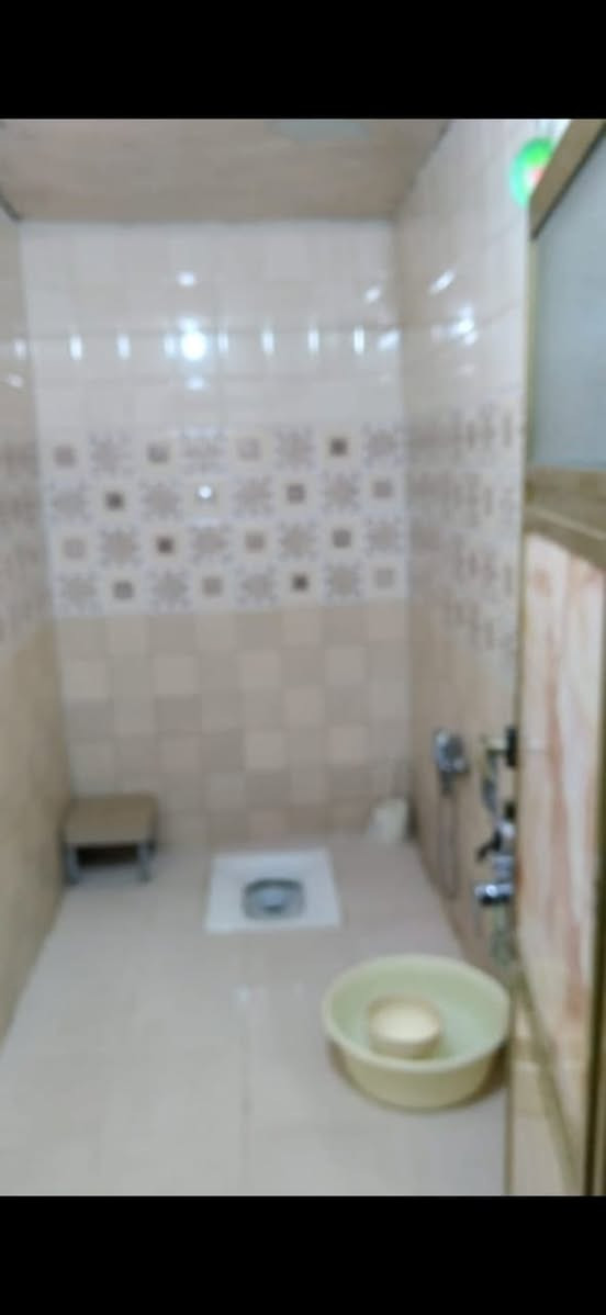 السلام عليكم دار للايجار 40 متر
نضيف كلش ماراجعة الدار 
       ***********    مكتب الرمال
العنوان بغداد الجديده النعيريه قرب جامع عرفات
