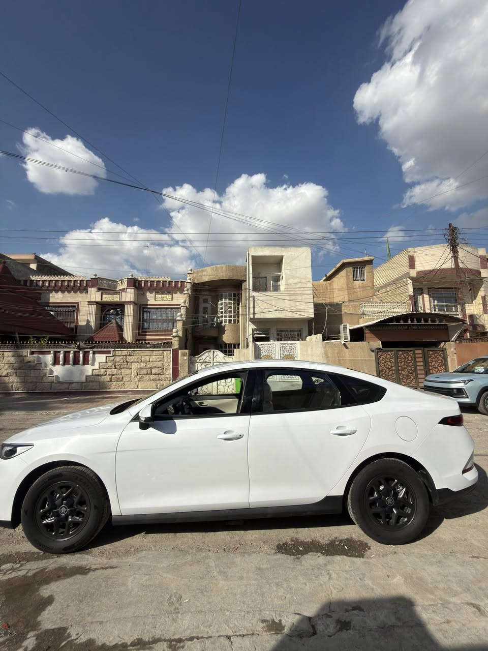 سلام عليكم BYD كن بلاص موصفات معروفه سياره اخت زيرو ماشيه 1600داخليه مغلفه او مدوشمه داخل كريمي سعر 118$ 

رقمي *********** عنواني بغداد حي العامل
