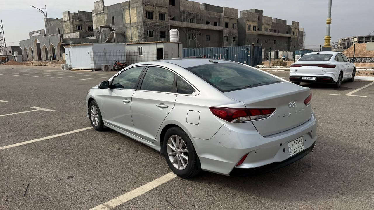 هونداي سوناتا 2019 وارد امريكي للبيع 
بأسمي مواصفاتهة
1-تحكمات ستيرن
2-شاشه كبيره بلاديه كار بلي
3-كامره دواره
4-رادار جانبي 
5-لايت اوتو 
6- مانع انزلاق 
7- مثبت سرعه 
8- جام اوتو
السياره حادث امريكا بنيد و جاملغ ايسر ( تبديل) 
وبيها صبغ نص باب الجنطه و جزء من الجاملغ الايمن الخلفي

السعر       117 وبيه مجال 
مكان السياره كربلاء
الرقم للأستفسار
0783 042 1592
