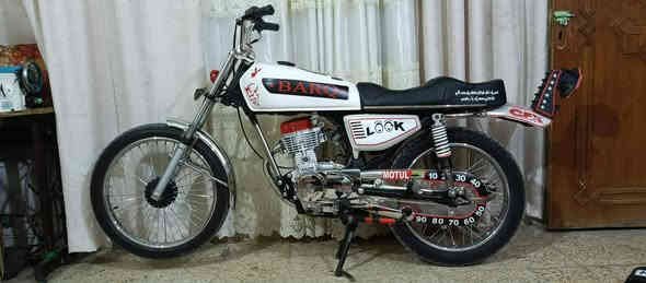 السلام عليكم دراجه للبيع صاله قليل من تعمرت شاصيه 14 مبدل بيه رنكات فقط سعره 800 بيه مجال حك الجيه *********** بي واتساب مكاني كوت شيخ سعد
