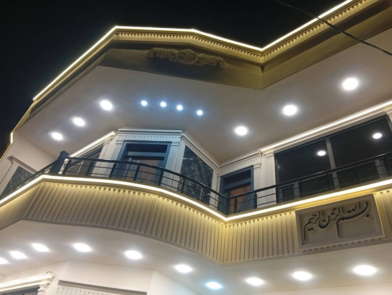 الدار للبيع في تحرير حولي زراعي مال محمد ليلى مساحتة200متر  جزء الاول قريب شارع خدمات كاملة بيت طابقين بيت جديدة واتصل على رقم الواتساب *********** الى او ***********
