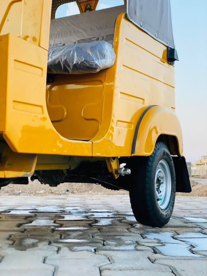 تكتك للبيع كفاله ما عده طخه بالباب محرك رقم وسنويه مداور ثاني يوم تصال 0785 761 8725
