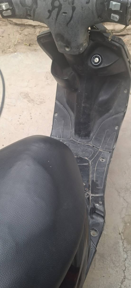 سلام عليكم قجمة كايمة للبيع سلف كابريتر كفرات بلادية بس محرك كايم ابيعهة على وضعيتهة للاتصال ***********
