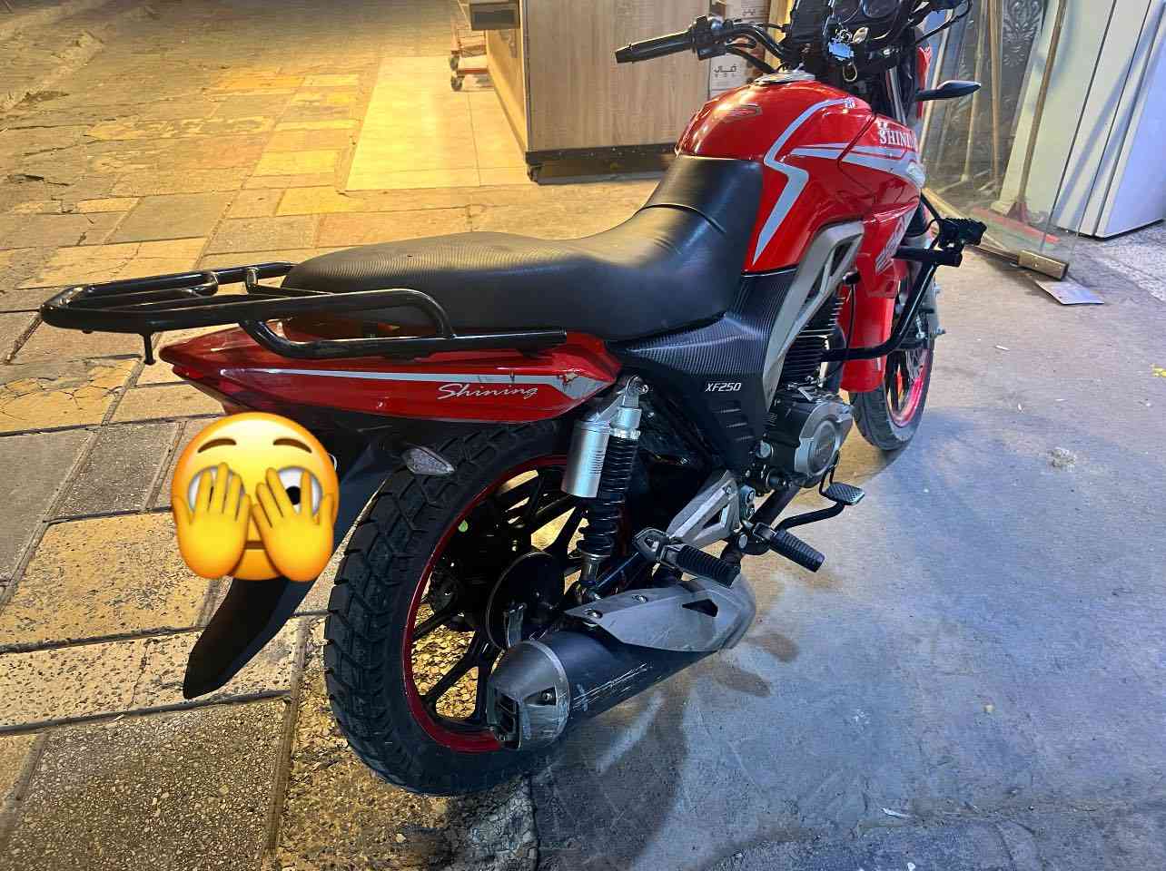 دراجة شاينك للبيع موديل 2023 طالعة بل 2024  مكينة 250 
مرقمة باسمي بيهة شكم نقص ماشية 23 الف ***********
