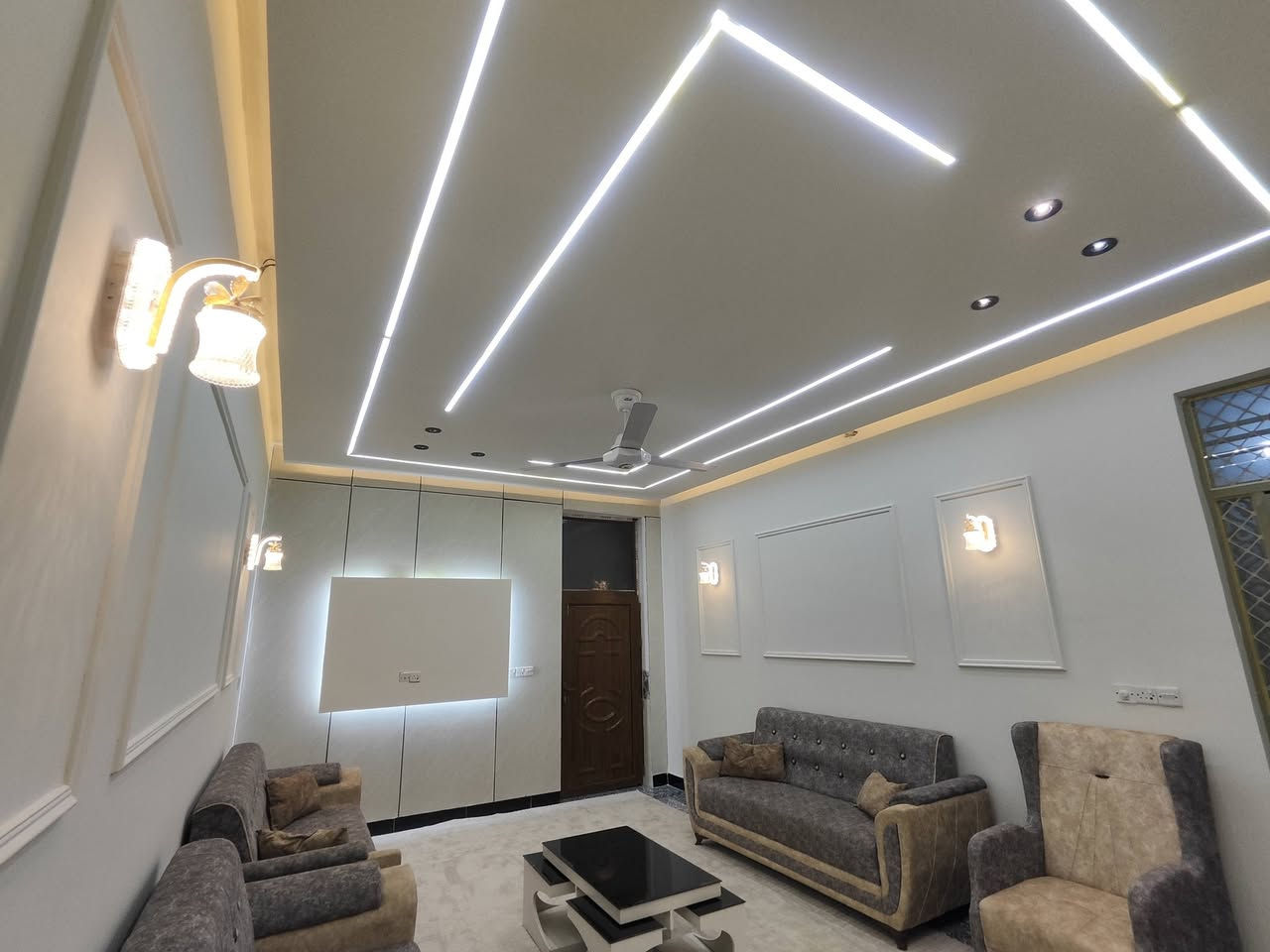 الحمدلله تم الانجاز ❤️... 

سقف جبس بورد مودرن +سحبات جدارية + ديكور بلازما

***********📱
