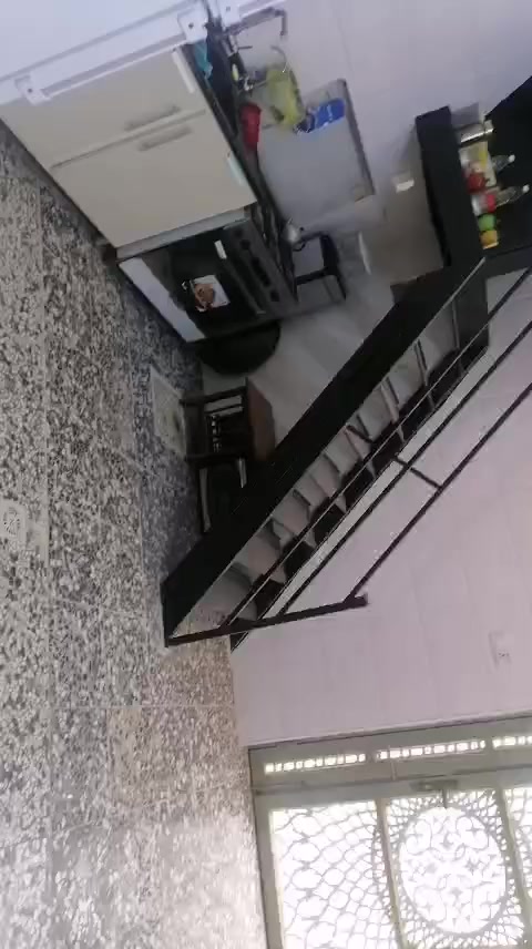 دار للبيع 
المساحه 100 طابقين بناء درجه اولى 
الطابق الاول غرفه + صاله + استقبال + مطبخ + تخاريج 
الطابق الثاني غرفه + طاله + مخزن + تخاريج 

العنوان البراكيه شارع المطار الجديد مقابل جوهرة العرب قرب مثلجات الاوائل الشارع المقرنص 

الاستفسار ***********
