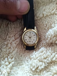 ساعه طلاء ذهب سويسري اصلي تكويك قديمه تحتوي على 15حجر بلمكينه عداد ثوا...