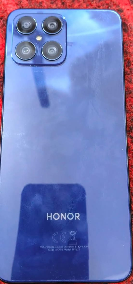 هذا الهاتف هو Honor X8.يأتي الهاتف بذاكرة تخزين داخلية بسعة 128 جيجابايت.يعمل بمعالج Qualcomm Snapdragon 680.يحتوي على كاميرا خلفية رباعية بدقة 64 ميجابكسل.يتميز الهاتف بتصميم نحيف بسمك 7.45) سعر 90)‏‪***********‬‏
