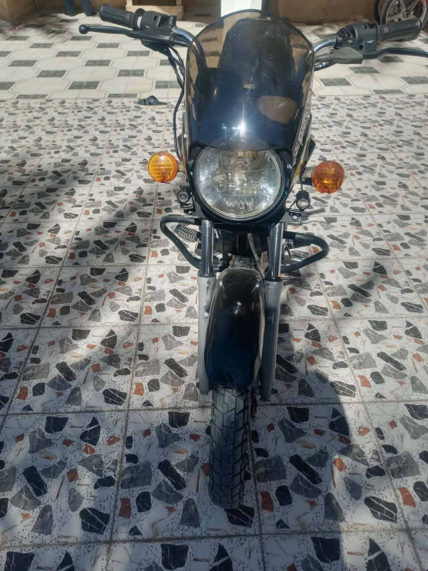 دراجة بوكسر اللبيع موديل 18 اوراق اصولي السعر خاص رقم ***********
