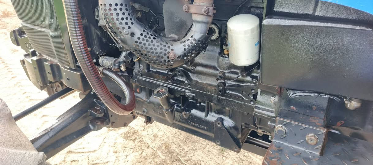 السلام عليكم للبيع مكينه نهولند 2010 رقم وسنويه شرط التحويل حره مكينه فقط لمحرك مفتوح باقي وضع شركه محرك كير اكسن هودرليك نكره سلف كرهبايات اضويه كلها شغاله مكان بابل جبله قرب الخط السريع ***********
