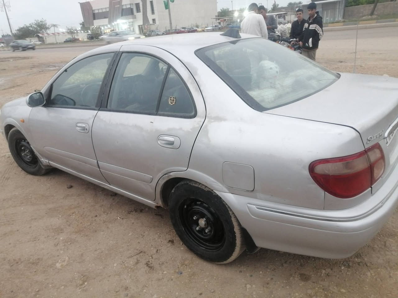 للبيع السعر ٥٨ وبيه مجال 👉 نيسان سني ٢٠٠٠ مكينه ١٦٠٠ كير اوتو رقم بغداد انكليزي جديده كلش مكفوله من ضربه وصبغ بيه بس جراد مكان بابل محاويل ***********
