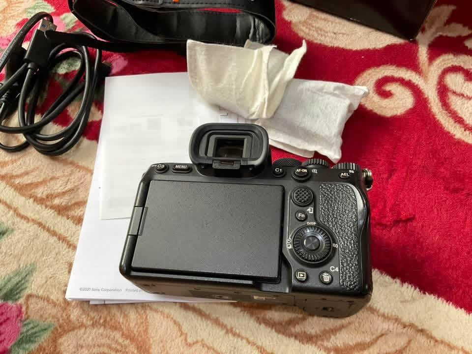 سوني a74 نظيفه اخت الجديد
الشتر 5k عدسه 28-70 سيكما ارت 

فتحة 2-8 السعر مليونين و 850 الف 

مكاني بابل 

***********
