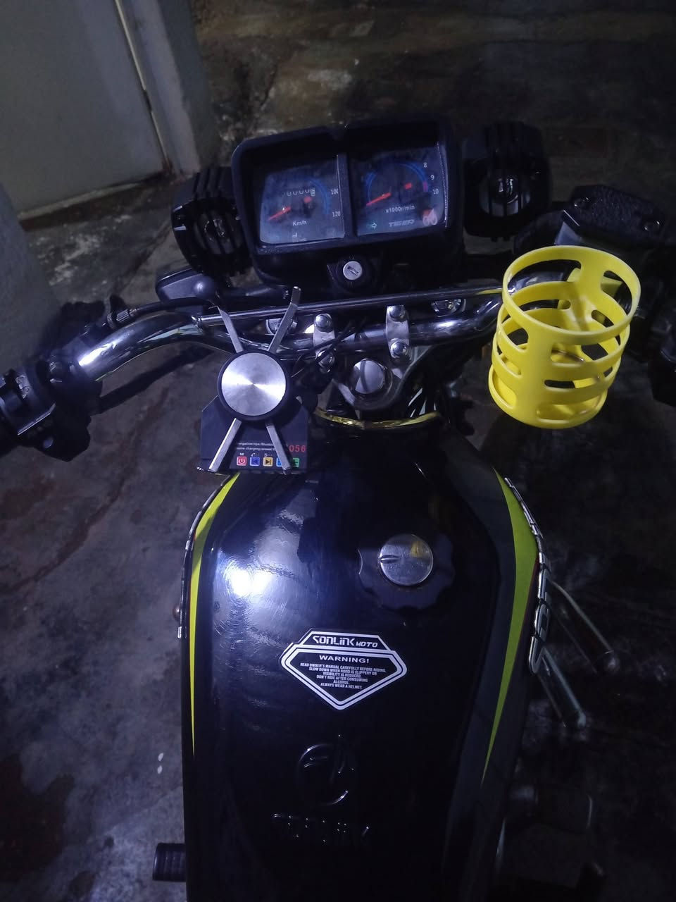 السلام عليكم دراجة 23تايكر 
اوراق كارتونية وحدة 
مكان ديالى شهربان 
باقي تفاصيل عل اتصال 
***********
السعر(500)بيها مجال 
مستعجل عل بيع
