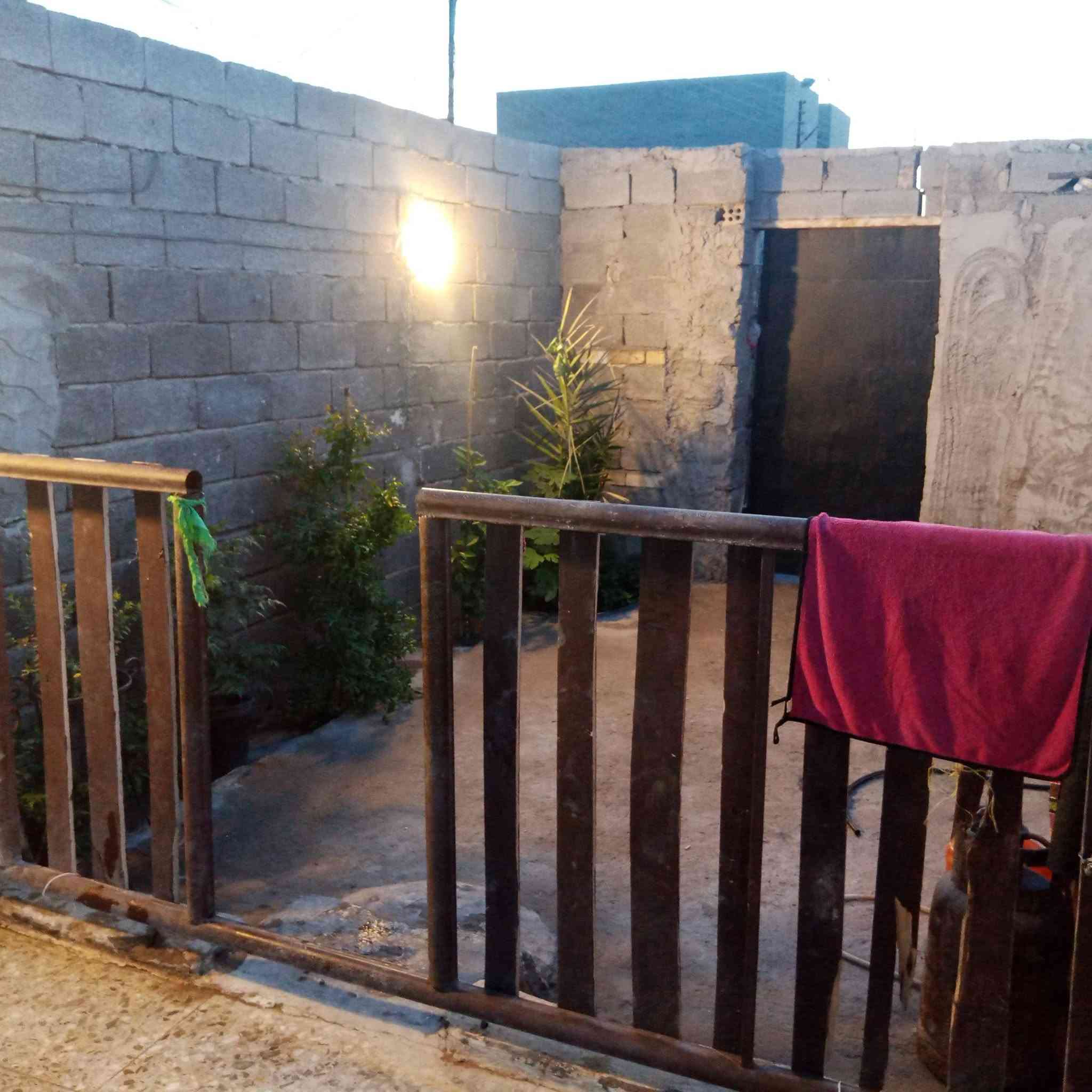 خ دار للبيع بغداد حي لبتول لزراعي مساحه 150متر ركن متوفر كافت لخدمات غرفه وصاله حمام مطبخ منور واستقبال للاستفسار اتصال واتساب ***********
