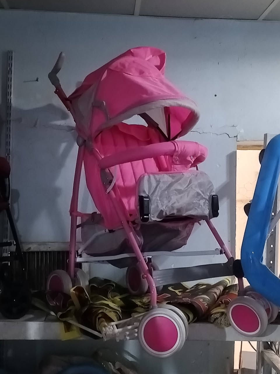 عرباين اطفال اكثر من 20نوع لمعرفه السعر او الاستفسار التواصل واتساب*********** 
او الاتصال على ***********‬‏
متوفر توصيل عنوان المحل بغداد سوق الشرطه الرابعه مقابيل خياطه ابو وسام
