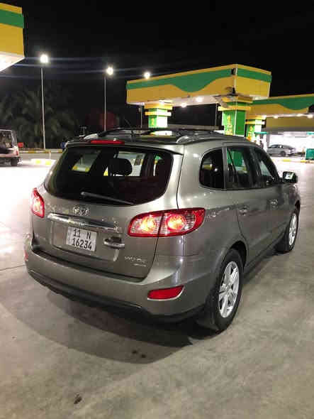 السلام عليكم سنتافي امريكي 2012 فول مواصفات محرك 6 سلندر دوش
-فتحه سقف
-بصمه / تتقفل تلقائي عند الابتعاد عنها
-تشغيل عن بعد
-كشنات جلد + تدفئه 
-كشنات كهربائي 
-مانع انزلاق
-مانع منحدر 
وبيها موصفات بعد 
-كير ومحرك مكفولات من الفتح 

الحادث بنيد وراجع نفسه بدون صبغ فقط كلير
السعر/ 148 وبيها مجال
للاستفسار اكثر /***********
