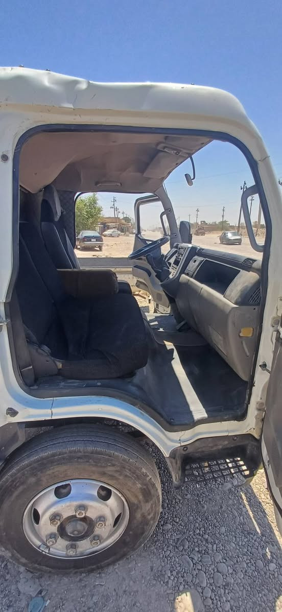 كنتر موديل ٢٠٢٠ بيها حادث كلها كفاله عدا القماره بيها ضربات خفيفة مكينه كير اكسل شاصي كفاله محوره ١٧.٥ المكان سامراء رقم الهاتف ***********
