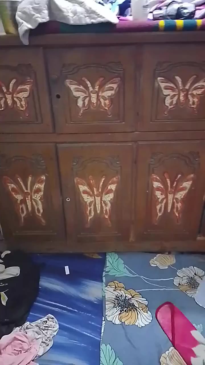 السلام عليكم اخوان ذني غراض للبيع الي يريدهن يخابرني هذا رقمي *********** بي واتساب
