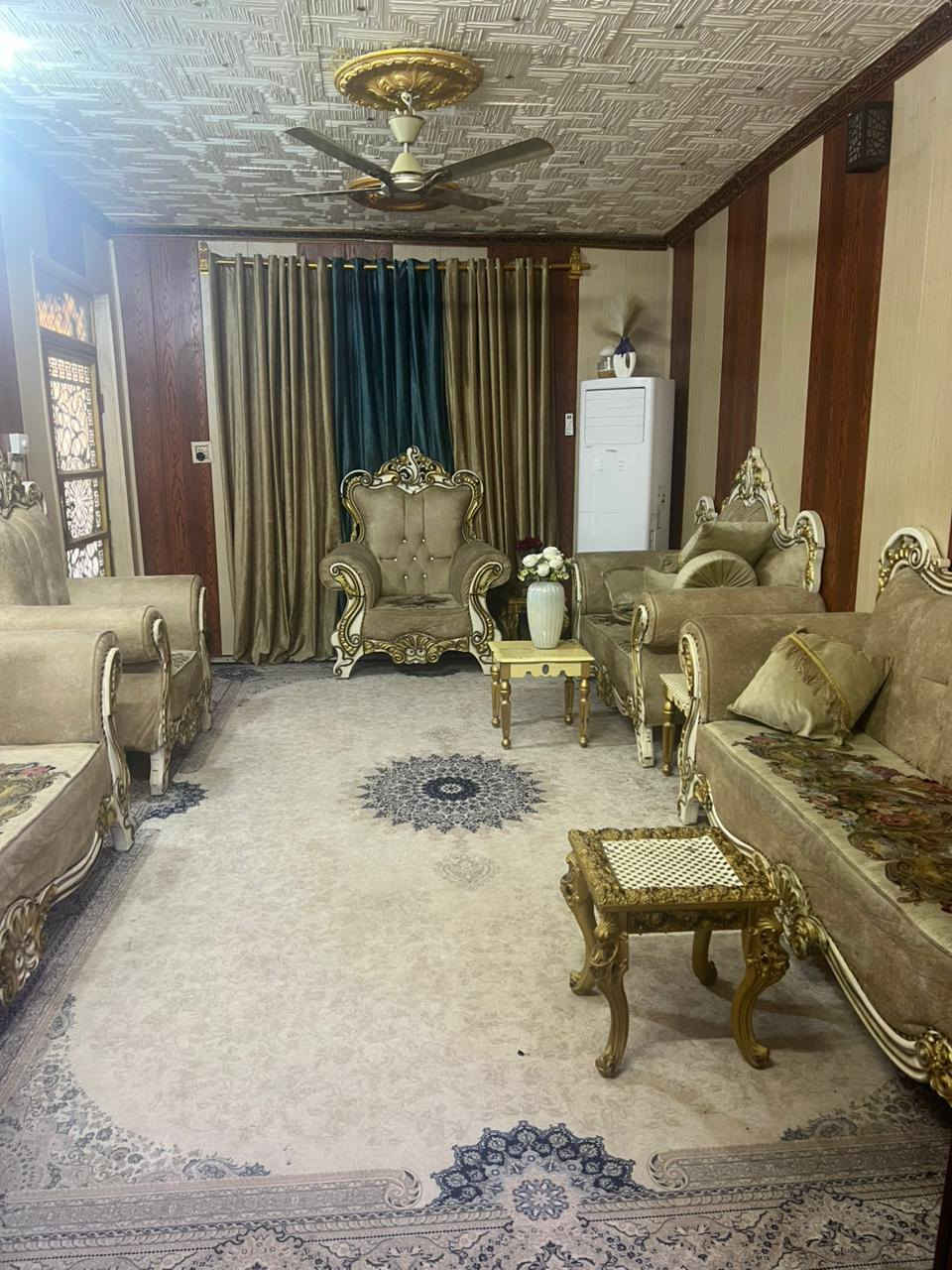 للبيع الموقع نهايه شارع ملجه العلويه اول فرع على ايدك اليسره قرب جامع أهل البيت ع مطلوب مبادره 45مليون التسديد كل شهر200 يحتوي الطابق الارضي على 2غرف واستقبال وصاله وصحيات خارجيه وداخليه ومنور ومطبخ حرفtوساحه وحديقه والطابق الثاني يحتوي على 2غرف نوم وصاله على كبر البيت ودرج وبيتونه وسطح كامل البيت بنهاء2015ومرمم بال2025 للاستفسار الاتصال***********
