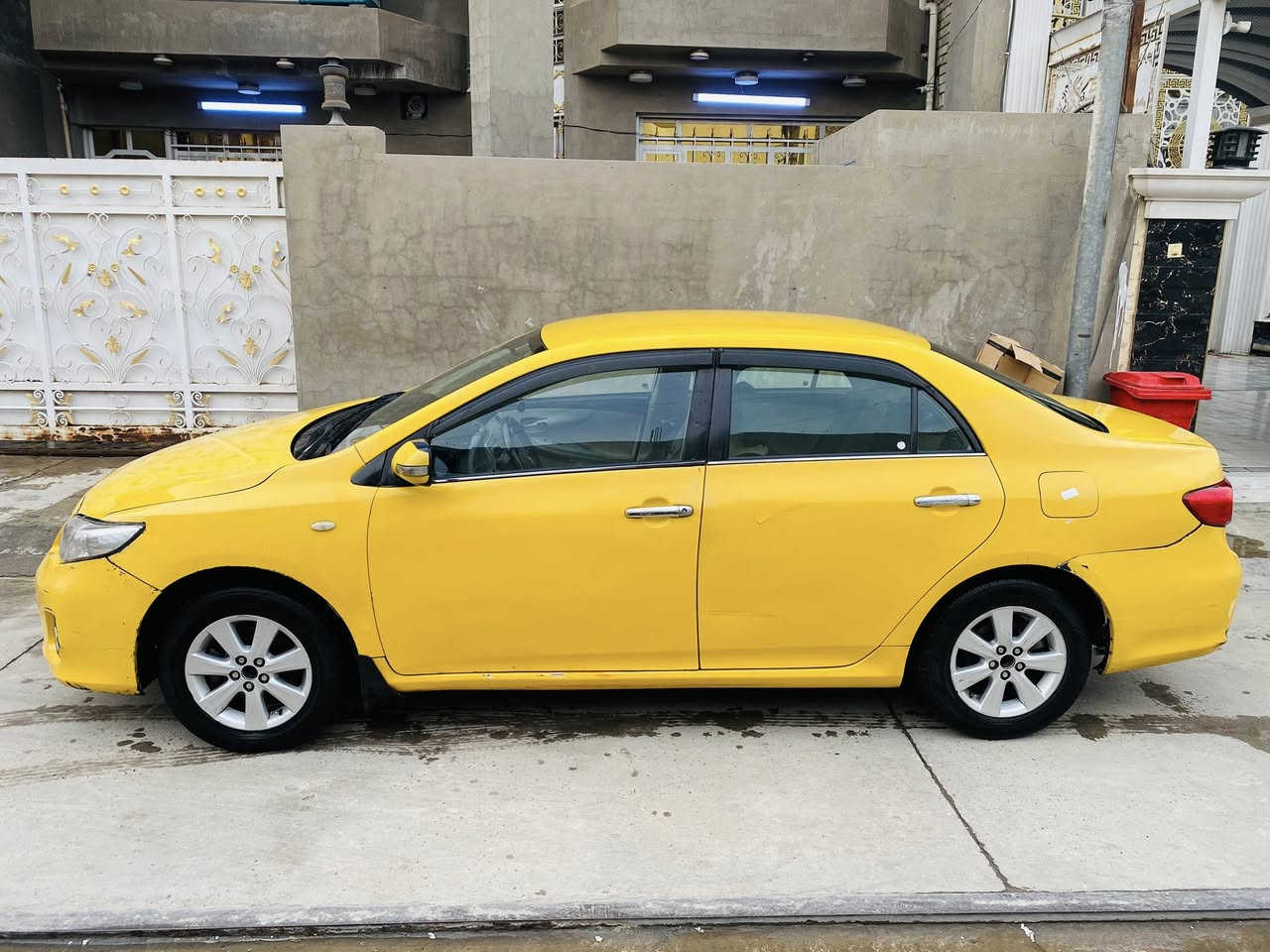 اللهم صلي على محمد وال محمد
السلام عليكم 

تيوتا Corolla
‏XLi

موديل 2009 خليجي  
محدث 13

رقم بغداد  مشروع وطني باسمي وسنويه ساقطه اقل الشهر 
2026/1/24
هيئه مصفره وجاهزة …

محرك 1800vvt دوش بي (خيط تبخير ) بدون تنقيص 

كير خير من الله 

مواصفات السيارة … 🚖

تحكم ستيرن

انارة ترحيب

اشاير بالمري 

صاج 

شاشه لمس تاب 

كامره HD

حداديه 70 %

تبريد ثلج فوول

تدفئه غير شغاله 

دوشمه نظيفة جداً 

السياره بيها جاملغ خلفي ضهر السايق بدون دواخل ما واصل جنطه ولا حوض 
وخشم جاملغ  امامي يمنه
وخشم جاملغ  امامي يسره 
بدون دواخل لا لغد ولا شاصي 

السيارة بيها ( منظومة غاز ) خير من الله 

🔵السعر 98 وبيها مجال للطيبين 
🔴ملاحضة / شرررررررط البيع التحويل 

المكان / بغداد / الدورة كفائات الصحة 

للاتصال ***********
متوفر واتساب✅
