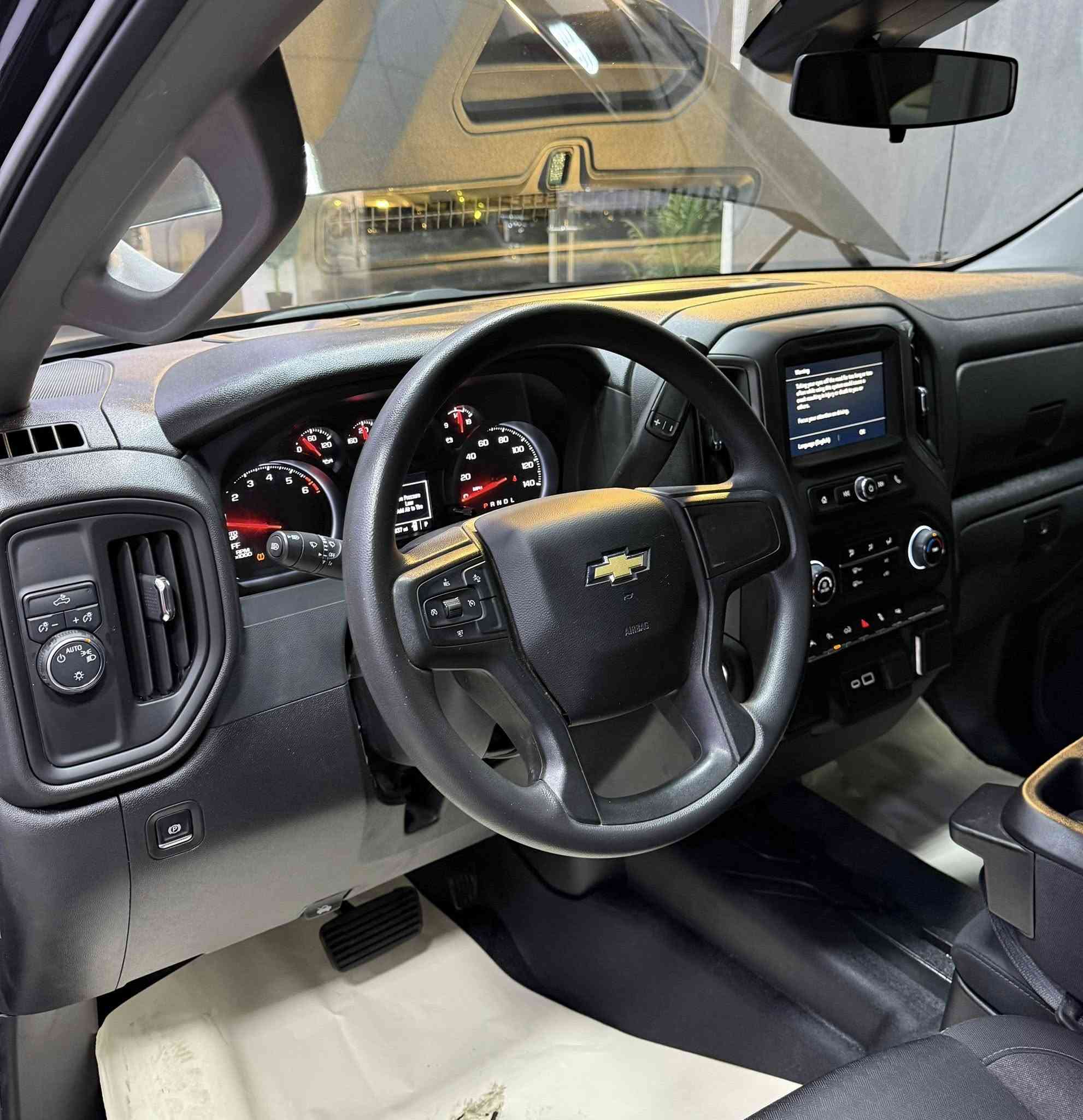 Chevrolet Silverado 
2024 Custom
4i - 2.7T - 4x2

بسمە و شغال
شاشە و کامیرە
لایت لید
کوشین کهرابایی
رادار
باب طویل
بودی قصیر
ویل 18

25.000 mile
1 قطعە صبغ
1 قطعە بدل بلادی
سعر 285 ورقە

معرض ( مەدینە ) اربیل شارع ١٠٠م
0750 261 2500
0772 665 1010
