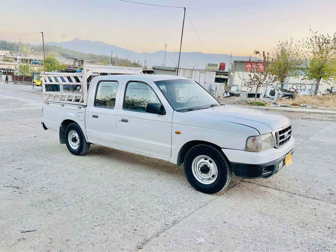 فۆرد مۆدێل ٢٠٠٥ تاک ئەکسل مەکینە بەنزین کراوە بە غاز کتاب موزایدە ئاڕم ڕانیە دوو پارچە بۆیاغی هەیە کێڕو مەکینەو ئەکسل بەشەرت سەیارەکە زۆر تندو تۆڵە ٤ تایەی لۆکی لە ژێرە 
نرخ ٣٦ محامەلەیەکی کەم موشتەری تێل بکە *********** وەتس ئەپو ڤایبەری لەسەرە شوێن سلێمانی
