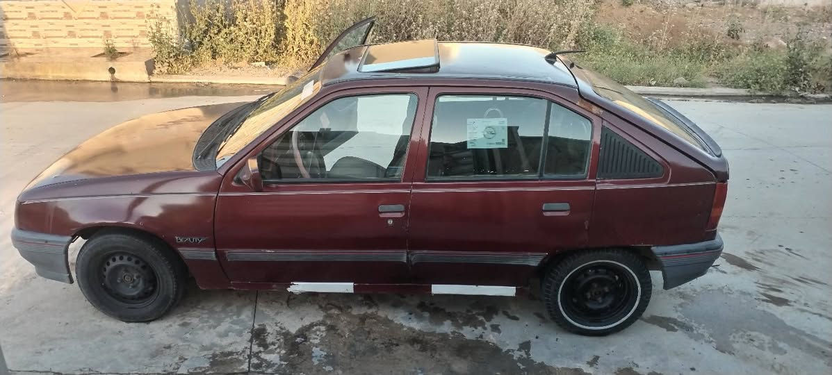 اوبل كاديت موديل 1991
سنوية 2029 تريد تحويل تريد وكالة
كابون بانزين بيها تبادل صبغ عام 
وايرمنية كلها شغالة طخم جديد مكينة مابيها شي استيرن بور
سعرة 25$
***********
