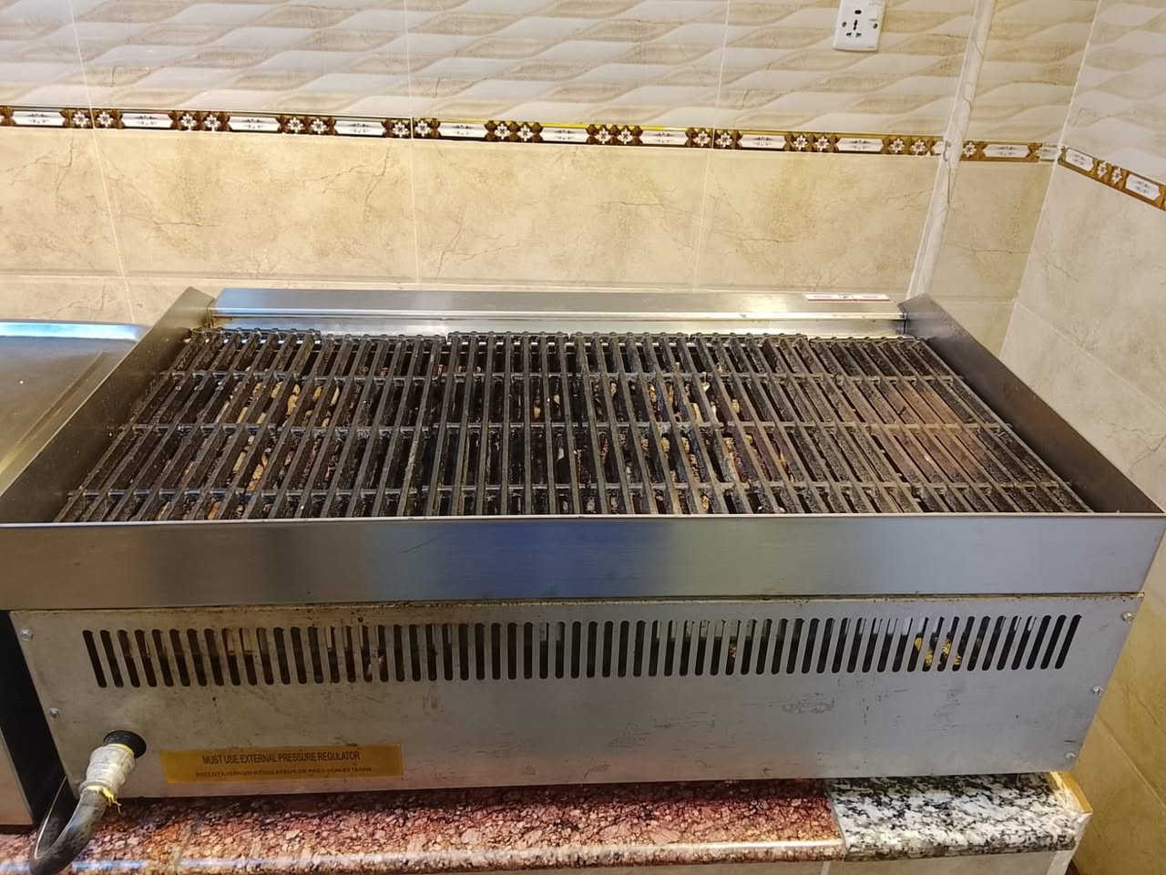 شوايه بركرع الحجر للبيع القياس ٩٠في ٦٠العنوان البصره التنومه ***********

