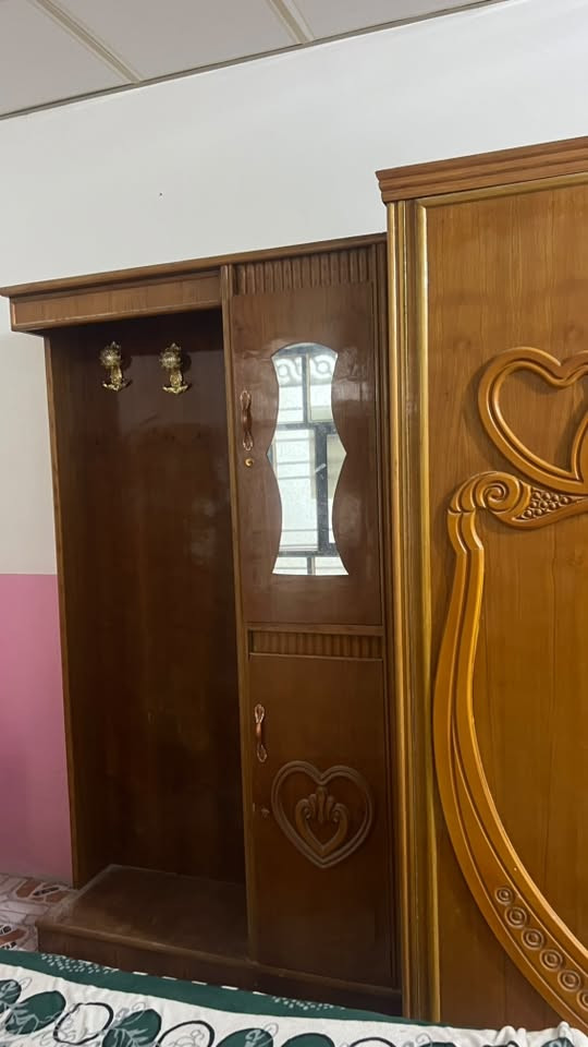غرفه نجاره عراقيه صاج نظيفه
البيع مستعجل السعر 500 
العنوان المناذره 
رقم ‭***********‬
