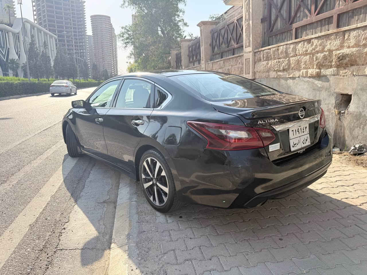 Nissan Altima 2018 SR
سەیارەکە ٢ پارچەی هەیە بێ ئەیرباگ مەکینەی بە شەرت ١٦٠ هزار کیلومەتر چووە رەنگی رەش تەرزەی هەیە زور نایابە سەیارەکە سەنەوی بەسەر چووە نزیکەی ١٨-١٩ وەرەقە خرامەی لە سەرە پاشی معاملەی دەگێریوە داوای ١١٠ لێ دەکەم معاملەکی برایانەی تێدایە ئەگەر موشتەری پەیوەندی بکەن بەو ژمارەیە ئەگەر موشتەری.
*********** أربيل, العراق
