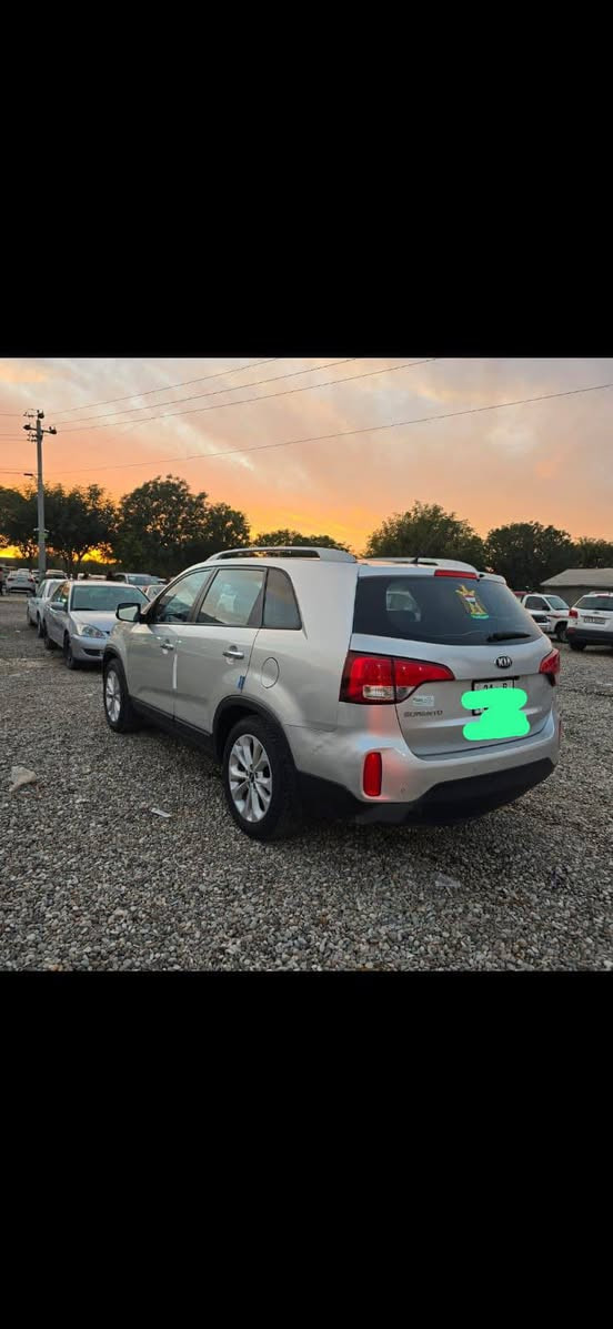 سلام عليكم سورنتو موديل 2014بنو رامه رقم سيلمانيه  مكينه 4سلندر سياره حلوه ونضيفه تدفه تبريد كله شغال رقم صاحب السياره***********
