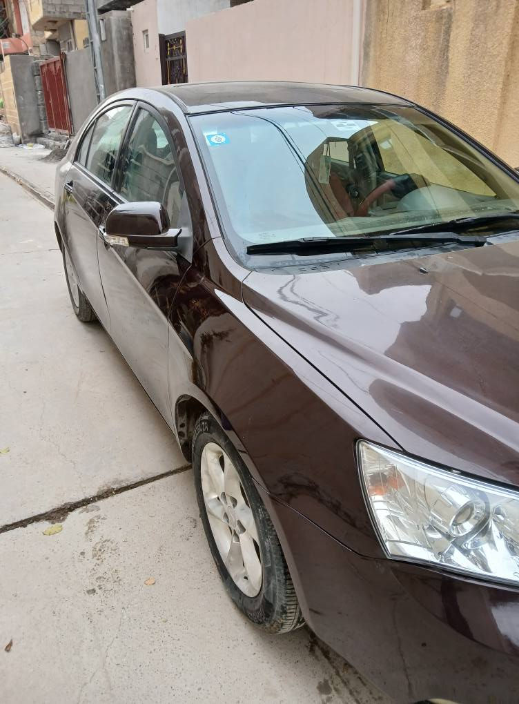 جيلي امكراند E7
الفئه الأولى موديل ٢٠١٣ 
استيراد خاص جبتها زيرو سنه ٢٠١٢
محركه ١٨٠٠ كورلا بلادي مو تحوير 
رقم بغداد دولي بسمي ماشيه 74صبغ عام جديد لغرض الجماليه 
بيها طخات على البارد سياره جانت مضمومه 
تدفئه تبريد شغال صدر أمامي خلفي جديد راديتر جديد كهربائيات شغاله حساسات سنتر لوك فتحه سقف سياره على وضع الشركه بلاديه  
السعر ٦٣ مكانها بعقوبه 
معلومات أكثر ***********
