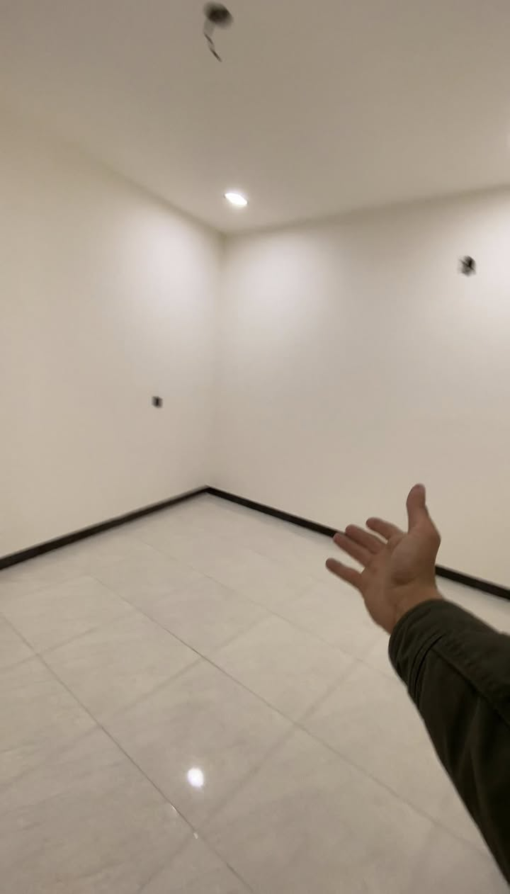 📍الاعظمية - قرب ساحة عنتر
شقة زيرو ديلوكس VIP للإيجار 
(مصعد شغال ٢٤ ساعة)
المحتويات : 
غرفة نوم -صالة-مطبخ -خدمات -بالكون
للتفاصيل اكثر والفديو تواصل على : ***********

(للعوائل فقط)
