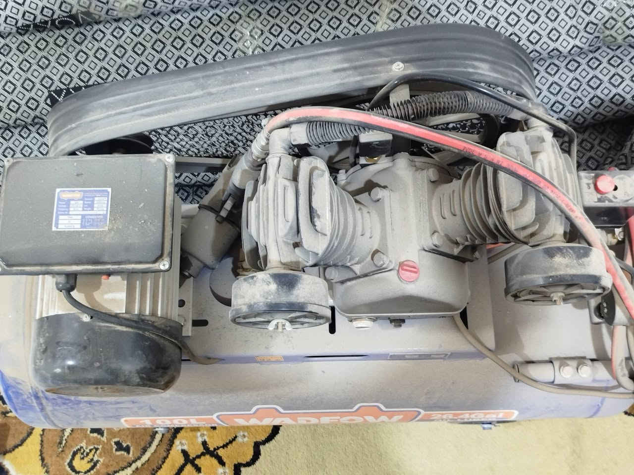 كمبريسر جديد للبيع حجمه 100لتر صونده مع دريل جديد غير مستخدم ابد العنوان البصره الزبير السعر 350للتواصل رقم الهاتف ***********
