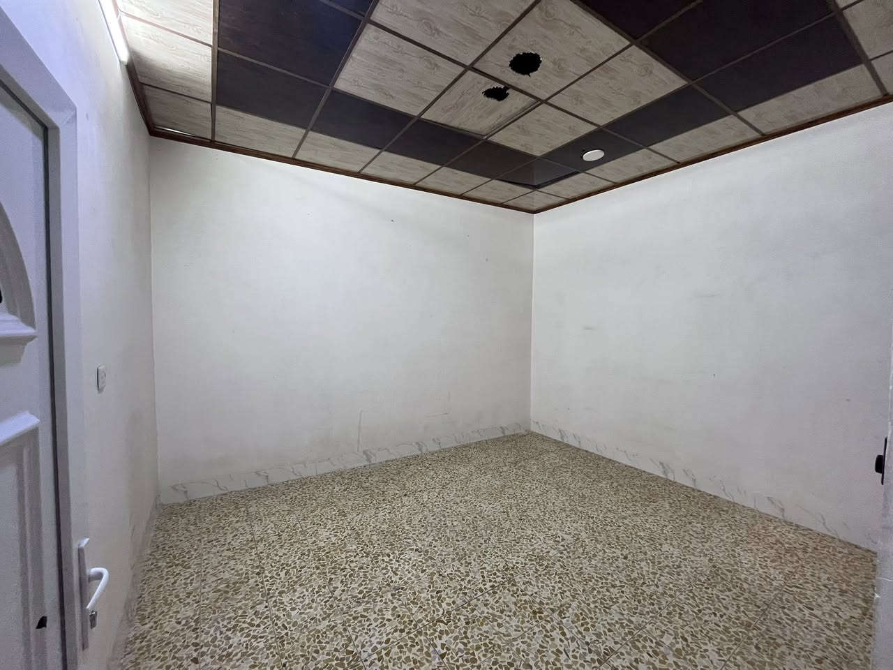 سعر الايجار١٧٥
شقه للايجار في منطقة زيونة سومر طابق ثاني 
تحتوي على غرفتين نوم هول  حمامات مطبخ

للاستفسار والطلب اتصل على الارقام التالية 
***********.  ***********
