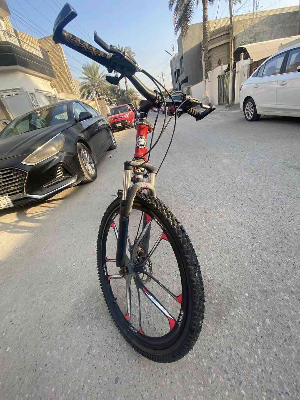 السلام عليكم بايسكل للبيع او مراوس دراجة بريك خلفي شغال دبلات فول تايرات جديدة مكاني بغداد حي البنوك رقمي  و***********
