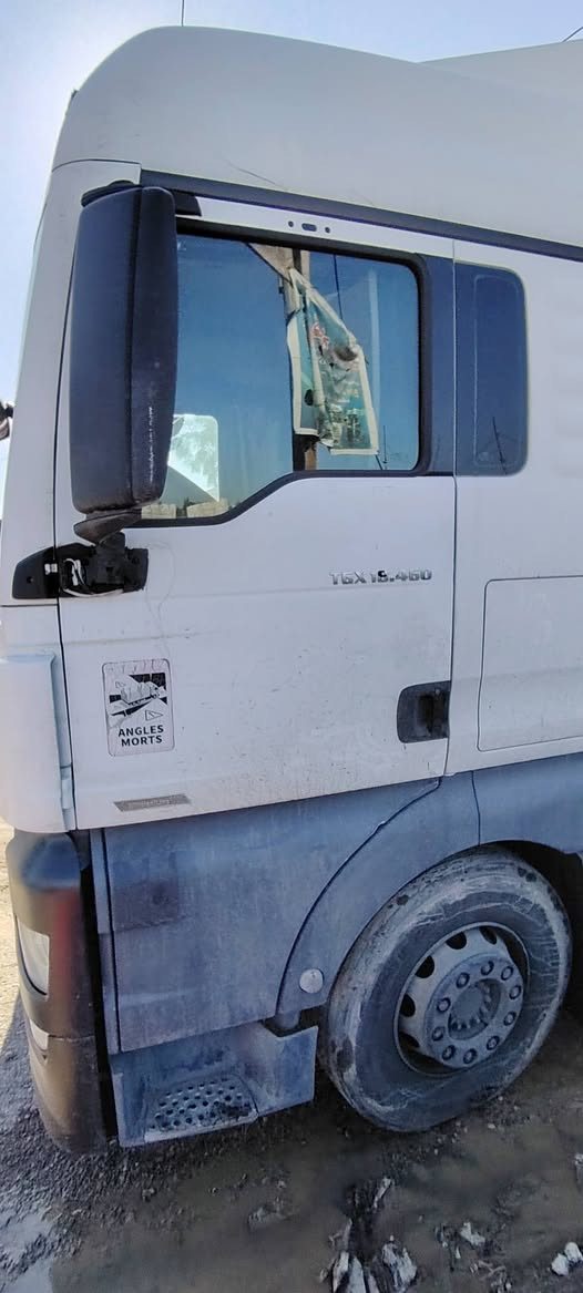 مان TGX 460. 2018 مع العربانة فول اوتوماتيك بون نقص ماشية 600000 كم ..... السعر 3 دفاتر
واتساب ***********
