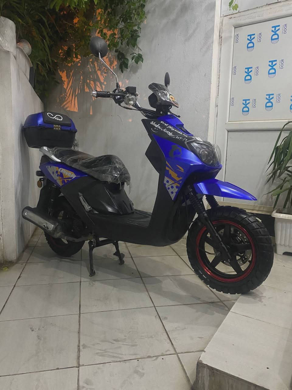 السلام عليكم للبيع سكنس ساموراي جبلي 2024 الدراجه 125cc مطلعها زیروو ماشيه 11 الف فقط منفيست اوراق وعقد الشراء موجود 
كفاله عامه من كلشي الدراجه مكينه اكسل كلجات كبس سبانه ماممدود عليها برغي واحد مامفتوح كله عل بلاد كفاله عامه حتە من الشخط كلشي شغال وبلادي بصمه تشغيل عن بعد لايت اماي عدسه وزنون شاشه الكتروني ويل وتايرات جبلي حجم كبير دبلات جبلي حجم كبير سكان منفصل الدراجه كهربائيات كلها شغاله الدراجه ماملعوب بيها عل بلاد ومابيها نقص
 السعر 750الف وبيها مجال المكان سليمانيه بكرجو تازه ***********

