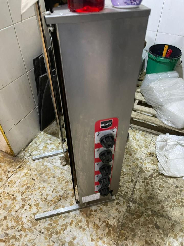 براد مقبلات جديد مستخدم اسبوع 500 الف وبي مجال 
شوايه تركي استخدم اسبوع. 350الف 

عنوان بغداد 
***********
