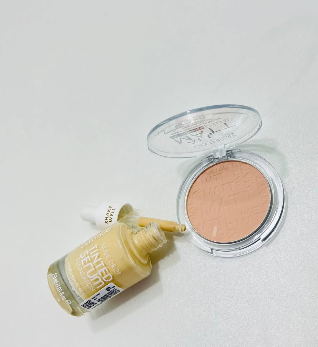 ✨ إذا تريدين ميك أب خفيف وطبيعي بنفس الوقت ثابت طول اليوم… فهذا البكج راح يعجبج!
💧 فاونديشن كاتريس 
تركيبة خفيفة مثل السيروم، يندمج بسرعة ويا البشرة ويعطي تغطية طبيعية مع ترطيب بفضل حمض الهيالورونيك وفيتامين E… يعني بشرة ناعمة ومشرقة بدون ما يثقل على الوجه.
🌸 بودرة كاتريس ALL MATT
تثبت المكياج وتسيطر على اللمعان لحد 12 ساعة، تعطي لمسة مطفية ناعمة وتخلي المكياج مرتب وثابت طول اليوم.
💄 النتيجة؟
بشرة طبيعية، ناعمة وثابتة بدون تكتل أو لمعان.
📦 مناسب للاستخدام اليومي ويعطي لوك مرتب وبسيط.

أساس وباودر فقط 

السعر 15 😘 
#اكسبلور
#باودر 
#فونديشن


**إذا كنت صاحب هذا الإعلان وتريد حذفه لأي سبب، رجاءا أرسل رسالة إلى الدعم الفني**