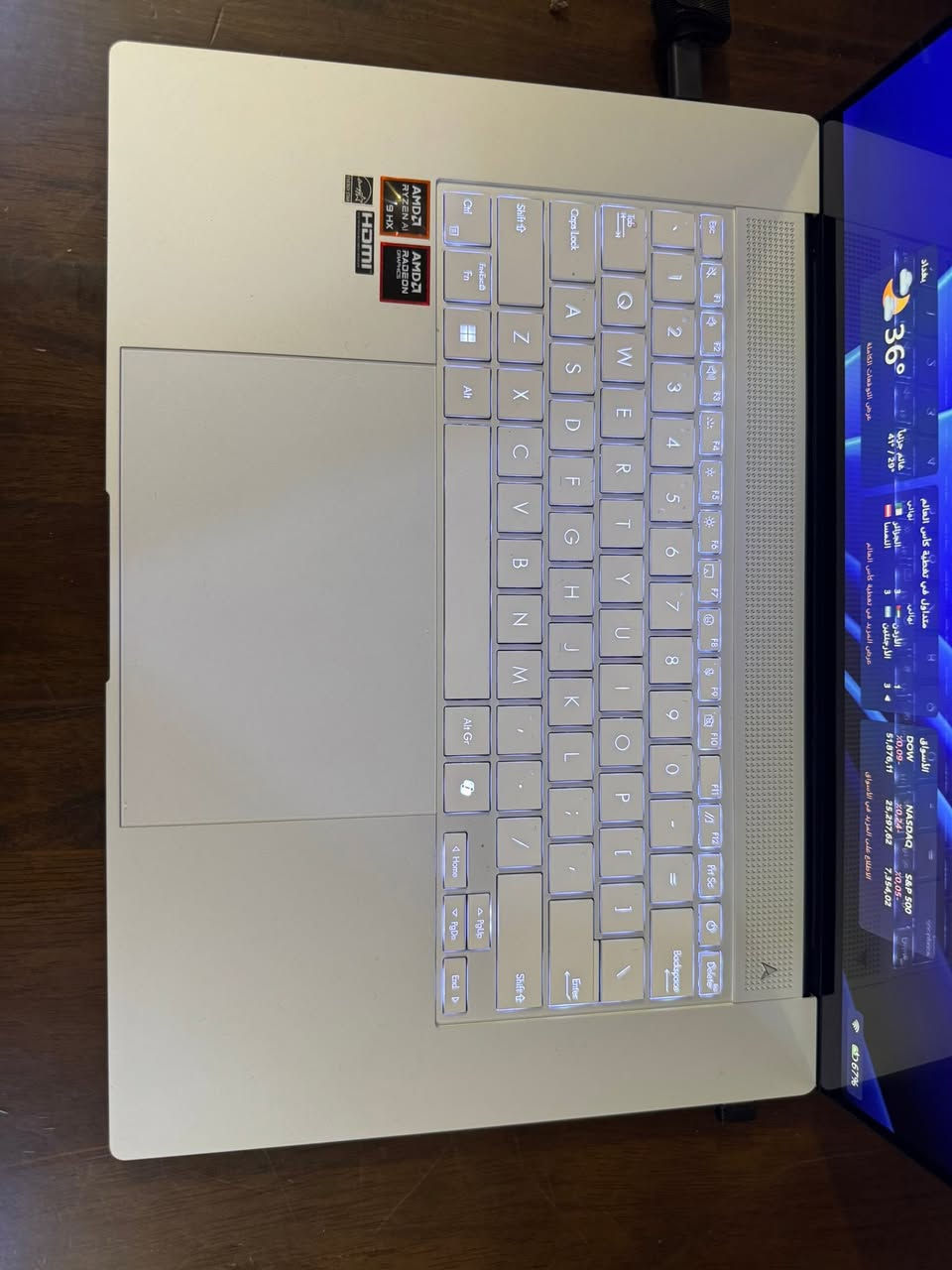 للبيع لابتوب ASUS Zenbook S 16 — موديل UM5606WA
استخدام شهر واحد فقط - شراء من النبع
المواصفات:

المعالج:
AMD Ryzen AI 9 HX 370
12 Cores / 24 Threads
سرعة 2.0GHz وتصل إلى 5.1GHz
مع NPU للذكاء الاصطناعي حتى 50 TOPS

الرام:
32GB LPDDR5X
سرعة 7500 MT/s

الخزن:
2TB SSD NVMe PCIe 4.0
المستخدم فقط تقريباً 111GB من 1.86TB

كرت الشاشة:
AMD Radeon 890M Graphics
Shared / Integrated Graphics

الشاشة:
16.0-inch OLED Touch Screen
دقة 3K — 2880 × 1800
تردد 120Hz
ألوان قوية جداً 100% DCI-P3
تدعم القلم Stylus

النظام:
Windows 11 Home
64-bit

المنافذ:
2× USB-C USB4
1× USB-A
HDMI 2.1
SD Card Reader
3.5mm Audio Jack

الاتصال:
Wi-Fi 7
Bluetooth 5.4

البطارية:
78Wh
شحن Type-C

الوزن:
حوالي 1.5kg
نحيف جداً وسهل الحمل

إضافات:
كيبورد مضيء
Touch screen
Pen support
كاميرا FHD IR تدعم Windows Hello
تصميم Premium من ASUS Zenbook

السعر ٢ مليون


**إذا كنت صاحب هذا الإعلان وتريد حذفه لأي سبب، رجاءا أرسل رسالة إلى الدعم الفني**