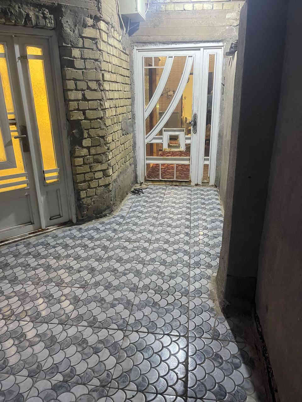 سلام عليكم 
بيت للبيع مساحته 120 طابو صرف قرب معمل السمنت 
طابقين 
الطابق الاول يحتوي علئ
غرفتين 
مطبخ
صاله
استقبال 
حمام +ترك
والطابق الثاني غرفه وحمام وصاله
ويوجد طاقه شمسية في البيت
للاستفسار والسعر اتصل على 
***********
