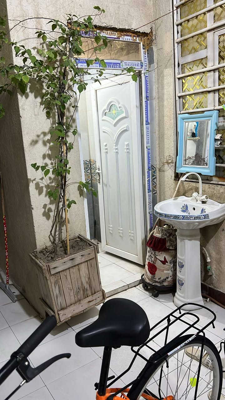 بيت للبيع المساحة 100م خلفي 

المكان شارع 30 حي اور الثانيه 

طابق واحد كونكريت بناء حديث فول مواصفات 

غرفتين وصاله ومطبخ وستقبال وصحيات داخليه وخارجيه 

السعر 85 

***********
***********
