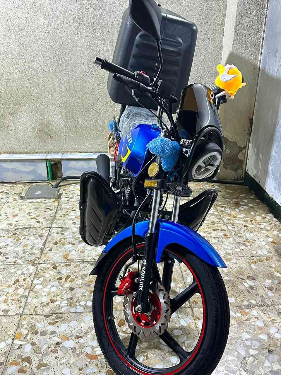 السلام عليكم سولنك   MAX. 1للبيع موديل 2025 صاله  ١٦ طالعه من المعرض مكينه  200cc دراجه كدامك بعده بل جيس مخليه للبيت مكفوله كفاله عامه من كلشي سعر هيا ول غراض 1,200  ولميعوف بل زيرو حالين بيش لحد يعلق. ***********
