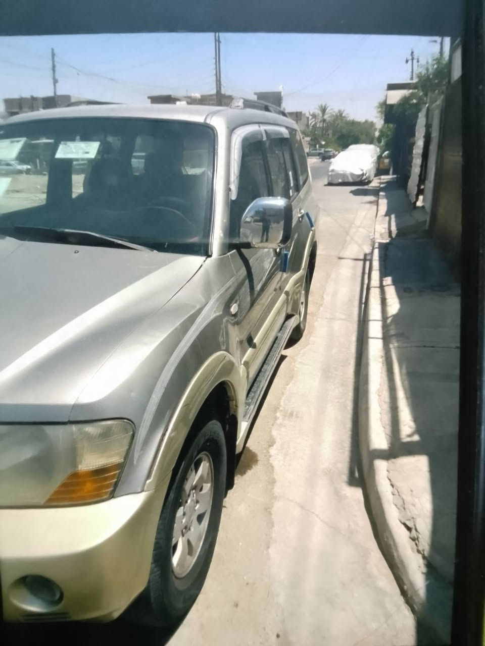 السلام عليك باجيرو 2007 السياره كفاله عامة مكينة تلتالاف وثمنيه كير اوتماتيك اكسل بلادي تخم تاير صدر اميامي خلفي تبريد ثلج السياره بدون رقم رقم الهاتف *********** السعر 50 و بيهه مجال

