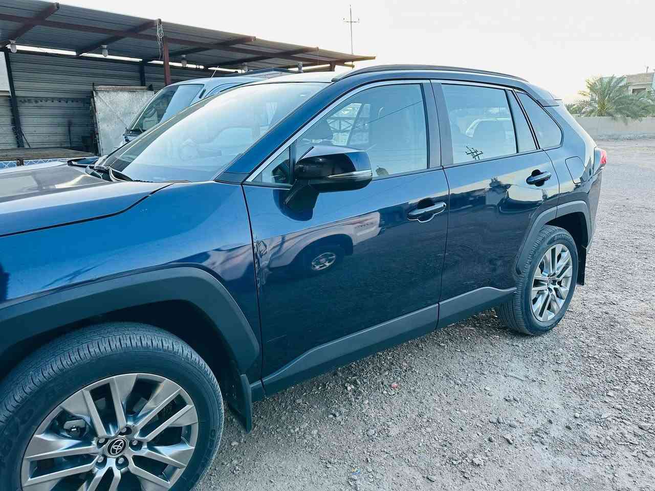 سلام عليكم  بسبب الوعود الكاذبه
‏Toyota RAV4  XLE 2024  فول مواصفات 
رقم اربيل 
مكانهه الانبار
اللون . نيلي
عداد المسافه 41 الف  
حجم المحرك 4 سلندر (2.5L) 
المواصفات :
فورويل 
بصمة ابواب
بصمة تشغيل عن بعد 
صندوق شفط كهربائي 
فتحة سقف سلايد
كشنات جلد +تدفئة 
استيرن تدفئة 
رادار أمامي(تحديد مسار)
رادار جانبي (نقاط عمياء)
رادار خلفي امامي (التحذير من الاصطدام)
تحكم وضعيات القيادة Drive Modes 
اوتو ستارت (Auto start)
اوتو ستوب(Auto Stop)
هاند بريك بصمة
اوتو هولد(Auto Hold)
تحكم وضعيات القيادة ECO,NORMAL,SPORT
مانع انزلاق+ABS
حساسات خلفية+كاميرا
تحكمات استيرن
نظام اطفاء المحرك اثناء التوقف 
الضرر بنيد وجاملغ  بدون ايرباك شواصي سليمه السعر235 بيها مجال حك الشوفه 
الرقم
***********
