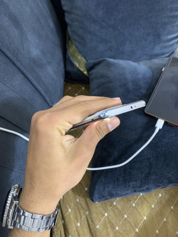 سلام عليكم جهاز هونر x9a 5G جهاز مبدل شاشه وبيه خط ونقطه صغيره الجهاز كلشي شغال بي بس فقط شاشه وهاهيه كلشي شغال سيمكرت دبل السعر 110 وبي مجال رقم ***********
