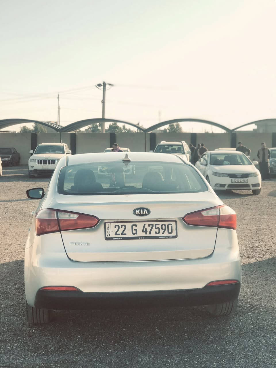 السلام عليكم ورحمة وبركاته سيارة كيه فورتي موديل 2016 رقم اربيل دولي بسمي سنويه 2030 هزه جديده محرك جديد صدر جديد طخم تاير ضرر 3قطع بدون دواخل السعر 113 وبيه مجال ***********
